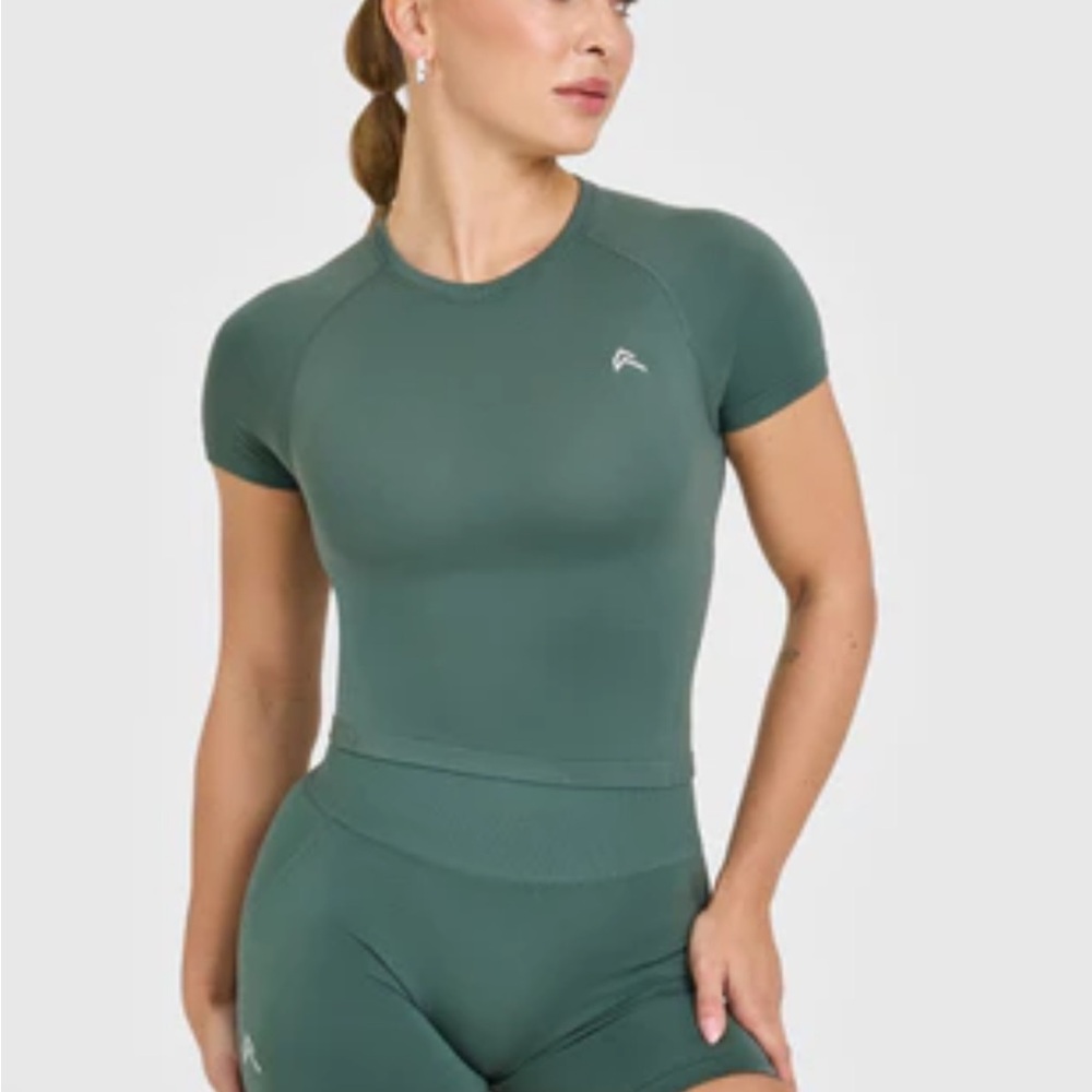 Go To Seamless Fitted Mid Top